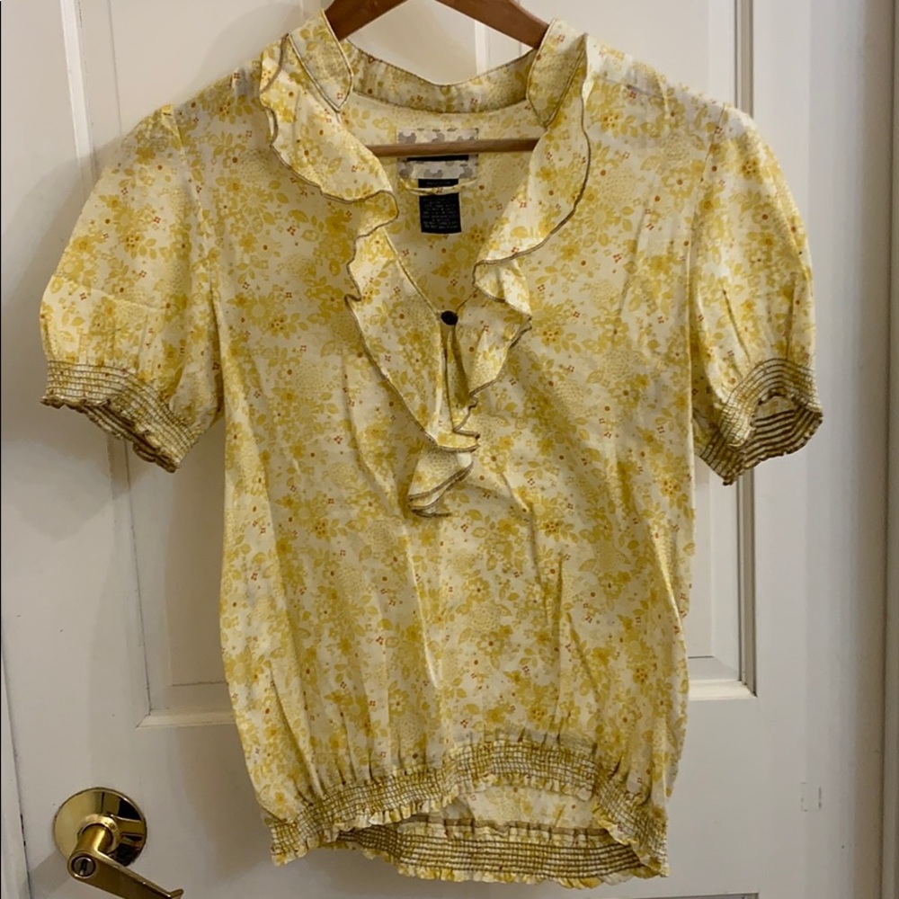 Adorable yellow flower top by Sanctuary. Size M